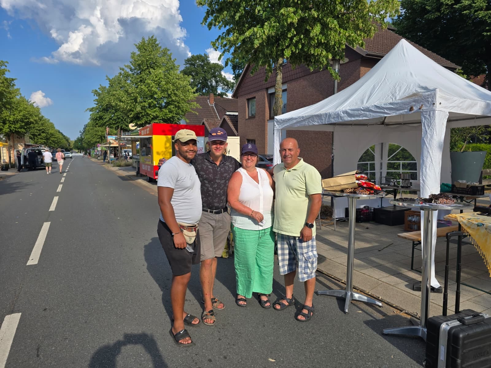 The Direct Transfers e.V. team at the information stand at the summer festival in Oyten